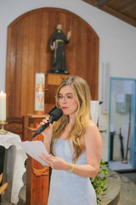 Viajar para a Praia do Forte em família para celebrar Bodas de Ouro na Igreja de São Francisco de Assis é puro encanto. Registre a bênção dos 50 anos de casados com fotos profissionais cheias de emoção e luz natural da Bahia.'