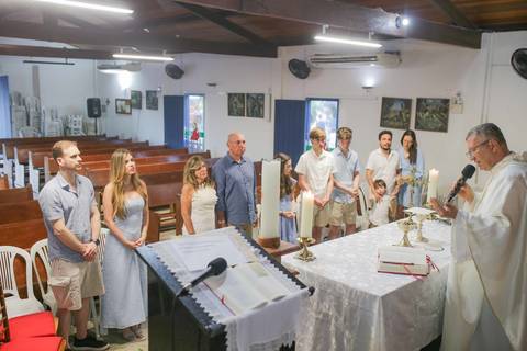 Comemorar Bodas de Ouro na Igreja de São Francisco de Assis transforma sua viagem em família para a Praia do Forte em um momento inesquecível. Eternize a renovação de 50 anos de amor no cenário mais bonito do litoral baiano.'