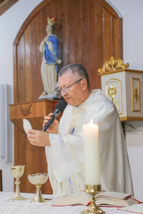Comemorar Bodas de Ouro na Igreja de São Francisco de Assis transforma sua viagem em família para a Praia do Forte em um momento inesquecível. Eternize a renovação de 50 anos de amor no cenário mais bonito do litoral baiano.'