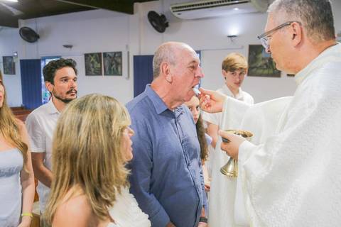 Comemorar Bodas de Ouro na Igreja de São Francisco de Assis transforma sua viagem em família para a Praia do Forte em um momento inesquecível. Eternize a renovação de 50 anos de amor no cenário mais bonito do litoral baiano.'