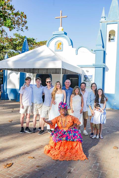 Descubra o charme de viajar para a Praia do Forte em família. A vila oferece gastronomia, praias tranquilas e segurança ideal para todas as idades. Registre momentos inesquecíveis das suas férias com fotos profissionais na Bahia.'