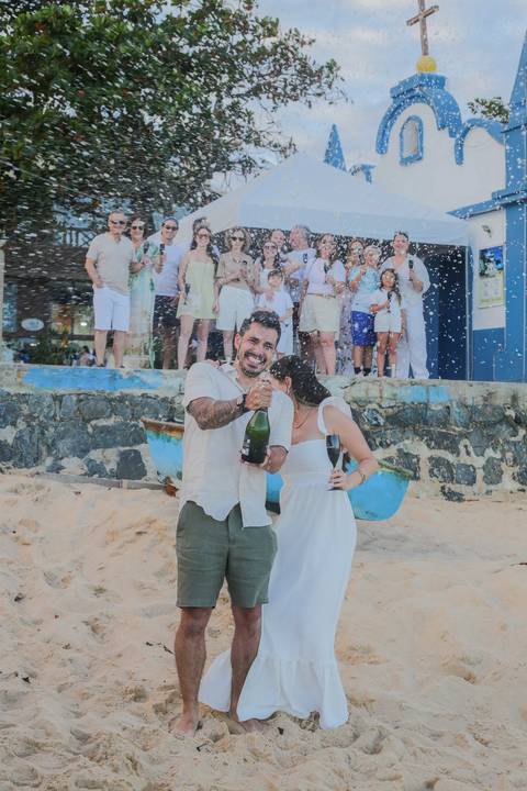 POR WALDYR LANTYER, FOTOGRAFO EM PRAIADOFORTE Celebre momentos especiais durante suas férias na Praia do Forte-BA. Brinde de espumante e fotos descontraídas do casal à beira-mar para marcar viagens inesquecíveis pelo litoral norte baiano. Reserve seu ensa'