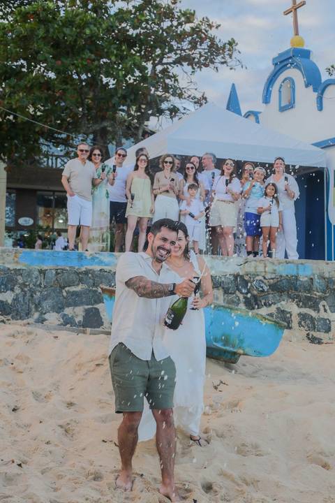 POR WALDYR LANTYER, FOTOGRAFO EM PRAIADOFORTE Celebre momentos especiais durante suas férias na Praia do Forte-BA. Brinde de espumante e fotos descontraídas do casal à beira-mar para marcar viagens inesquecíveis pelo litoral norte baiano. Reserve seu ensa'
