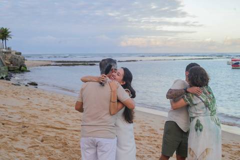 POR WALDYR LANTYER, FOTOGRAFO EM PRAIADOFORTE Celebre momentos especiais durante suas férias na Praia do Forte-BA. Brinde de espumante e fotos descontraídas do casal à beira-mar para marcar viagens inesquecíveis pelo litoral norte baiano. Reserve seu ensa'