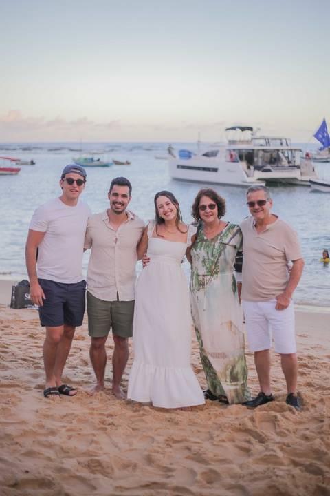 POR WALDYR LANTYER, FOTOGRAFO EM PRAIADOFORTE Celebre momentos especiais durante suas férias na Praia do Forte-BA. Brinde de espumante e fotos descontraídas do casal à beira-mar para marcar viagens inesquecíveis pelo litoral norte baiano. Reserve seu ensa'