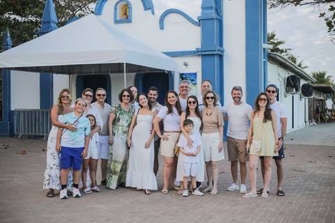 egiste momentos inesquecíveis em sua viagem para Praia do Forte-BA. Ensaio de casal e pedido de casamento surpresa em frente à histórica Igreja de São Francisco de Assis, com a melhor fotografia profissional da Bahia. POR Waldyr Lantyer Fotografia '