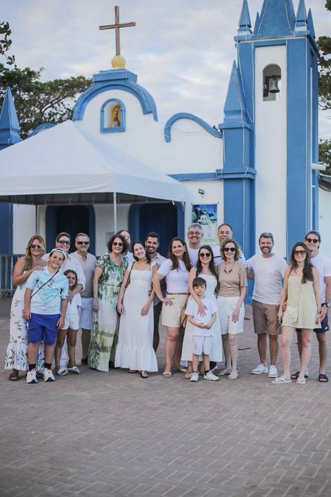 egiste momentos inesquecíveis em sua viagem para Praia do Forte-BA. Ensaio de casal e pedido de casamento surpresa em frente à histórica Igreja de São Francisco de Assis, com a melhor fotografia profissional da Bahia. POR Waldyr Lantyer Fotografia '