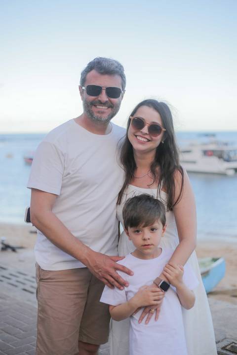 egiste momentos inesquecíveis em sua viagem para Praia do Forte-BA. Ensaio de casal e pedido de casamento surpresa em frente à histórica Igreja de São Francisco de Assis, com a melhor fotografia profissional da Bahia. POR Waldyr Lantyer Fotografia '