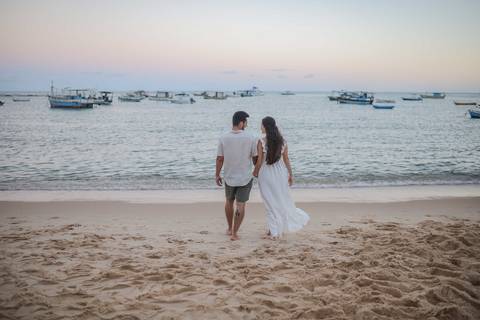 Descubra o charme da vila de Praia do Forte-BA em um ensaio fotográfico único entre barcos coloridos e a praia. A melhor recordação das suas férias no paraíso baiano registrada com máxima qualidade. Por Waldyr Lantyer Fotografia'