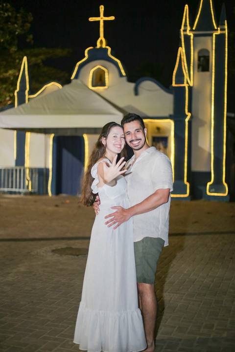 Ensaio fotográfico noturno em Praia do Forte-BA na charmosa Igreja de São Francisco de Assis. Iluminação única para registrar momentos românticos e marcantes durante seu passeio pela vila baiana. Por Waldyr Lantyer'