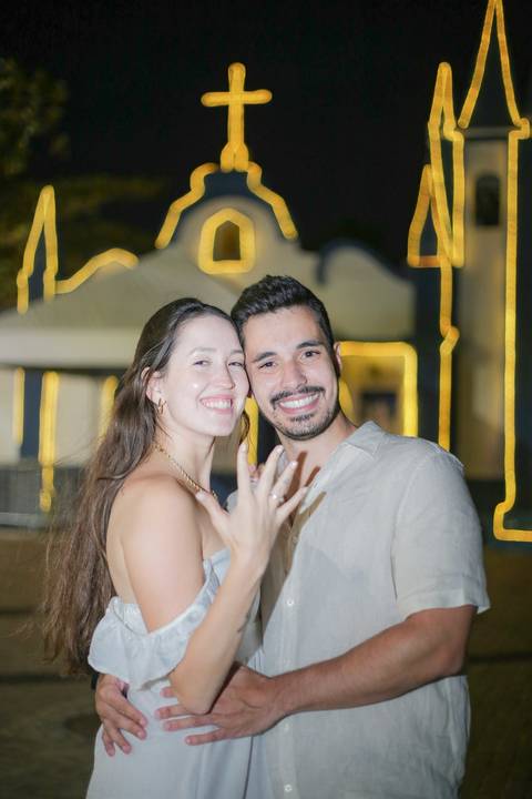 Ensaio fotográfico noturno em Praia do Forte-BA na charmosa Igreja de São Francisco de Assis. Iluminação única para registrar momentos românticos e marcantes durante seu passeio pela vila baiana. Por Waldyr Lantyer'