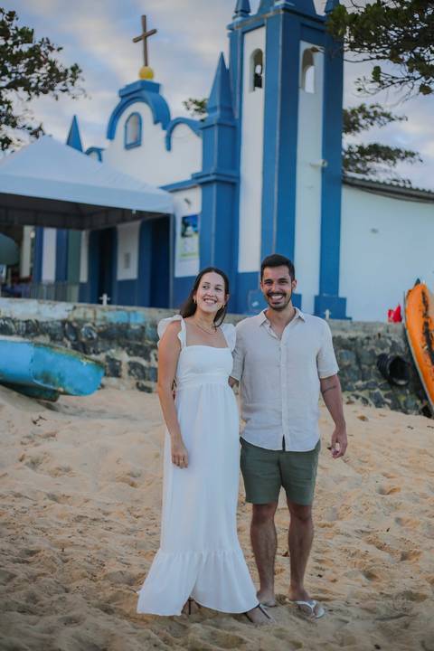 egiste momentos inesquecíveis em sua viagem para Praia do Forte-BA. Ensaio de casal e pedido de casamento surpresa em frente à histórica Igreja de São Francisco de Assis, com a melhor fotografia profissional da Bahia. POR Waldyr Lantyer Fotografia '