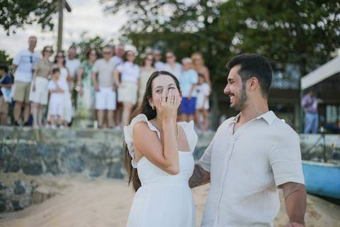 Surpreenda quem você ama com um pedido de casamento emocionante em Praia do Forte-BA. Eternize o sim à beira-mar com ensaio fotográfico profissional focado em capturar sentimentos verdadeiros na Linha Verde. POR WALDYR LANTYER, FOTOGRAFO EM PRAIADOFORTE'