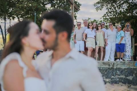 Surpreenda quem você ama com um pedido de casamento emocionante em Praia do Forte-BA. Eternize o sim à beira-mar com ensaio fotográfico profissional focado em capturar sentimentos verdadeiros na Linha Verde. POR WALDYR LANTYER, FOTOGRAFO EM PRAIADOFORTE'