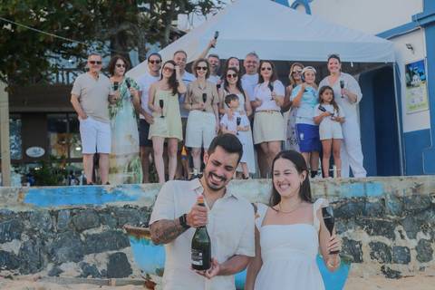 Surpreenda quem você ama com um pedido de casamento emocionante em Praia do Forte-BA. Eternize o sim à beira-mar com ensaio fotográfico profissional focado em capturar sentimentos verdadeiros na Linha Verde. POR WALDYR LANTYER, FOTOGRAFO EM PRAIADOFORTE'