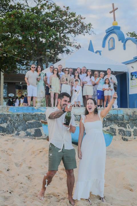 POR WALDYR LANTYER, FOTOGRAFO EM PRAIADOFORTE Celebre momentos especiais durante suas férias na Praia do Forte-BA. Brinde de espumante e fotos descontraídas do casal à beira-mar para marcar viagens inesquecíveis pelo litoral norte baiano. Reserve seu ensa'
