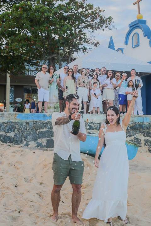 POR WALDYR LANTYER, FOTOGRAFO EM PRAIADOFORTE Celebre momentos especiais durante suas férias na Praia do Forte-BA. Brinde de espumante e fotos descontraídas do casal à beira-mar para marcar viagens inesquecíveis pelo litoral norte baiano. Reserve seu ensa'