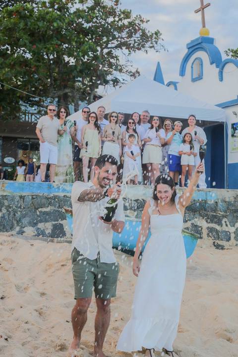 POR WALDYR LANTYER, FOTOGRAFO EM PRAIADOFORTE Celebre momentos especiais durante suas férias na Praia do Forte-BA. Brinde de espumante e fotos descontraídas do casal à beira-mar para marcar viagens inesquecíveis pelo litoral norte baiano. Reserve seu ensa'