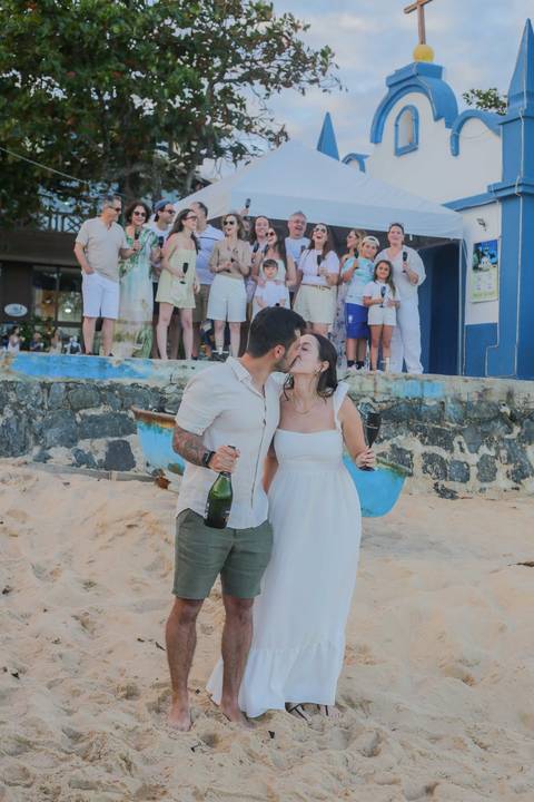 POR WALDYR LANTYER, FOTOGRAFO EM PRAIADOFORTE Celebre momentos especiais durante suas férias na Praia do Forte-BA. Brinde de espumante e fotos descontraídas do casal à beira-mar para marcar viagens inesquecíveis pelo litoral norte baiano. Reserve seu ensa'