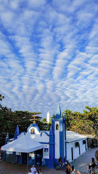 egiste momentos inesquecíveis em sua viagem para Praia do Forte-BA. Ensaio de casal e pedido de casamento surpresa em frente à histórica Igreja de São Francisco de Assis, com a melhor fotografia profissional da Bahia. POR Waldyr Lantyer Fotografia '