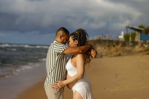 A mágica de ser mãe em um destino inesquecível.
Registrar a gestação durante a viagem à Praia do Forte é eternizar a espera do seu bebê no lugar onde a paz e a natureza se encontram.
✨ Ensaio Gestante Praia do Forte'