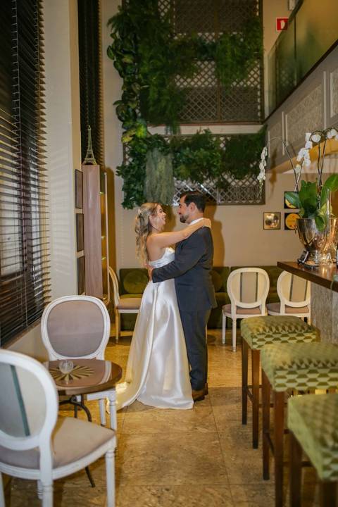 A essência do amor verdadeiro registrada com extrema sofisticação, poesia e leveza na capital baiana. A história de Lais e Caio. Foto: Waldyr Lantyer, Fotografia de casamento em Salvador-Ba'