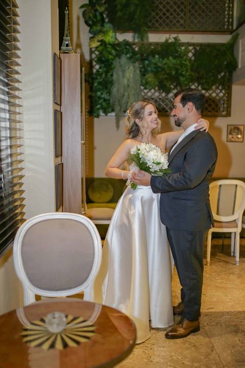 A essência do amor verdadeiro registrada com extrema sofisticação, poesia e leveza na capital baiana. A história de Lais e Caio. Foto: Waldyr Lantyer, Fotografia de casamento em Salvador-Ba'