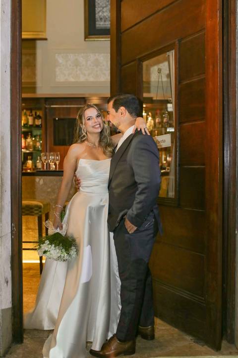 A essência do amor verdadeiro registrada com extrema sofisticação, poesia e leveza na capital baiana. A história de Lais e Caio. Foto: Waldyr Lantyer, Fotografia de casamento em Salvador-Ba'