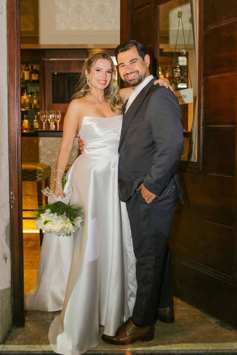 A essência do amor verdadeiro registrada com extrema sofisticação, poesia e leveza na capital baiana. A história de Lais e Caio. Foto: Waldyr Lantyer, Fotografia de casamento em Salvador-Ba'