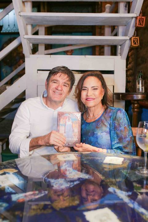 A fila de convidados para garantir um exemplar autografado demonstrou todo o carinho e admiração pela chef Tereza Paim. Cada livro entregue trazia consigo a promessa de memórias afetivas, receitas marcantes e o autêntico tempero da nossa Bahia.'