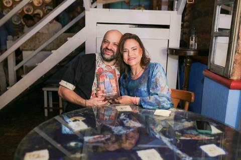Celebrar 14 anos da Casa de Tereza ao lado da chef Tereza Paim é viver a verdadeira essência da culinária baiana. Cada detalhe da noite refletiu o amor, a dedicação e a rica história que transformaram este espaço em uma referência na Bahia toda.'