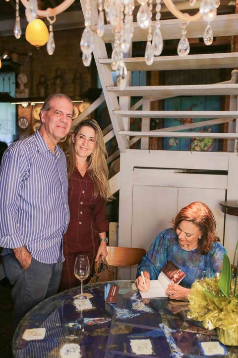 A obra A Alma Servida à Mesa sintetiza anos de pesquisa, amor e respeito pelos ingredientes locais. Ver a chef compartilhando essa conquista em um evento tão prestigiado reforça o papel fundamental que ela desempenha em nossa cultura baiana.'