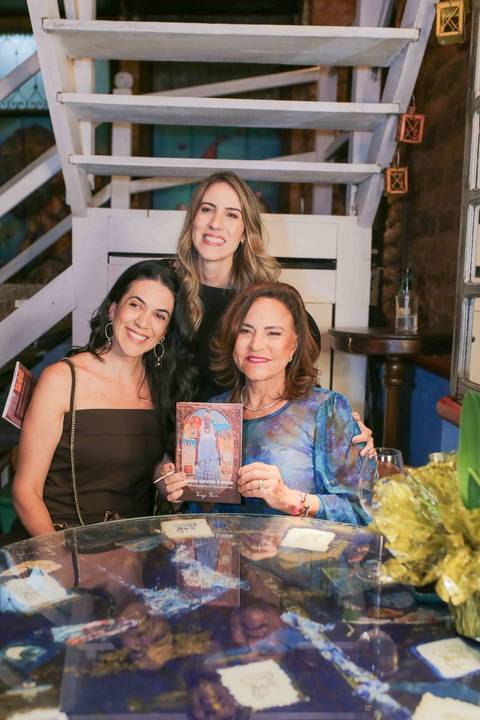 A obra A Alma Servida à Mesa sintetiza anos de pesquisa, amor e respeito pelos ingredientes locais. Ver a chef compartilhando essa conquista em um evento tão prestigiado reforça o papel fundamental que ela desempenha em nossa cultura baiana.'