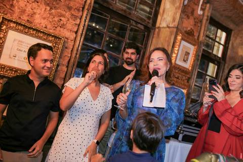Entre brindes, risadas e reencontros, a celebração no Rio Vermelho destacou a força da gastronomia como agente de união. Fotografar esse ambiente repleto de vida e boas energias foi uma oportunidade enriquecedora do começo ao fim da noite.'
