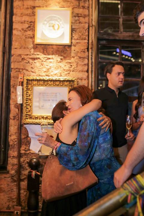Entre brindes, risadas e reencontros, a celebração no Rio Vermelho destacou a força da gastronomia como agente de união. Fotografar esse ambiente repleto de vida e boas energias foi uma oportunidade enriquecedora do começo ao fim da noite.'
