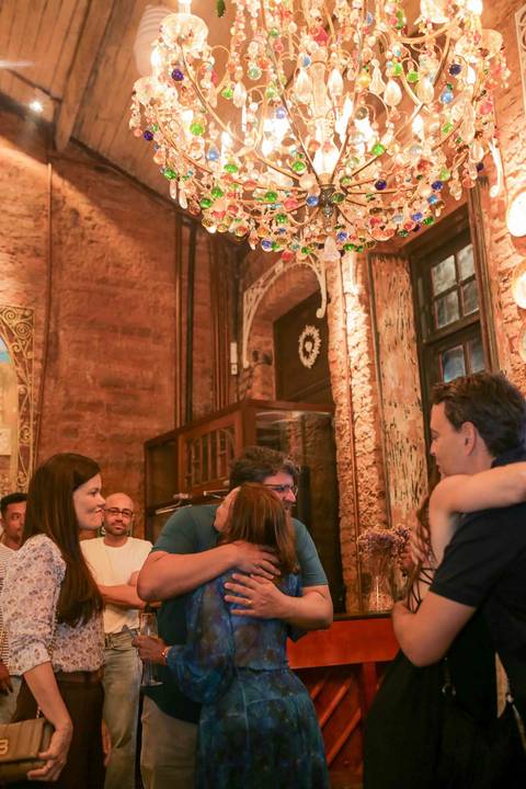 Entre brindes, risadas e reencontros, a celebração no Rio Vermelho destacou a força da gastronomia como agente de união. Fotografar esse ambiente repleto de vida e boas energias foi uma oportunidade enriquecedora do começo ao fim da noite.'