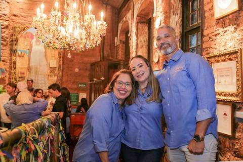 Entre brindes, risadas e reencontros, a celebração no Rio Vermelho destacou a força da gastronomia como agente de união. Fotografar esse ambiente repleto de vida e boas energias foi uma oportunidade enriquecedora do começo ao fim da noite.'