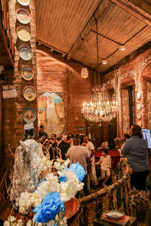Entre brindes, risadas e reencontros, a celebração no Rio Vermelho destacou a força da gastronomia como agente de união. Fotografar esse ambiente repleto de vida e boas energias foi uma oportunidade enriquecedora do começo ao fim da noite.'