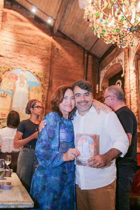 Celebrar 14 anos de existência é um feito extraordinário que merece ser eternizado em imagens. A Casa de Tereza segue como um farol da cultura baiana, servindo não apenas pratos memoráveis, mas também a própria alma em forma de acolhimento.'