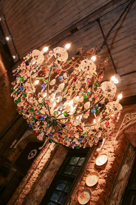 Celebrar 14 anos de existência é um feito extraordinário que merece ser eternizado em imagens. A Casa de Tereza segue como um farol da cultura baiana, servindo não apenas pratos memoráveis, mas também a própria alma em forma de acolhimento.'