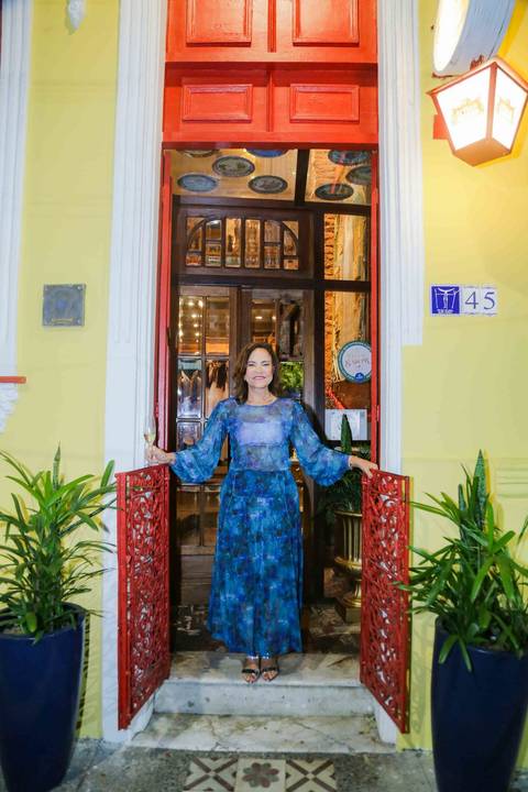 Celebrar 14 anos de existência é um feito extraordinário que merece ser eternizado em imagens. A Casa de Tereza segue como um farol da cultura baiana, servindo não apenas pratos memoráveis, mas também a própria alma em forma de acolhimento.'