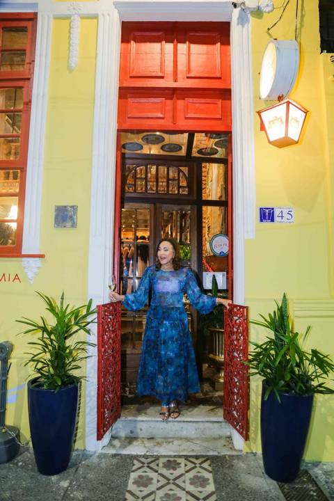 Celebrar 14 anos de existência é um feito extraordinário que merece ser eternizado em imagens. A Casa de Tereza segue como um farol da cultura baiana, servindo não apenas pratos memoráveis, mas também a própria alma em forma de acolhimento.'