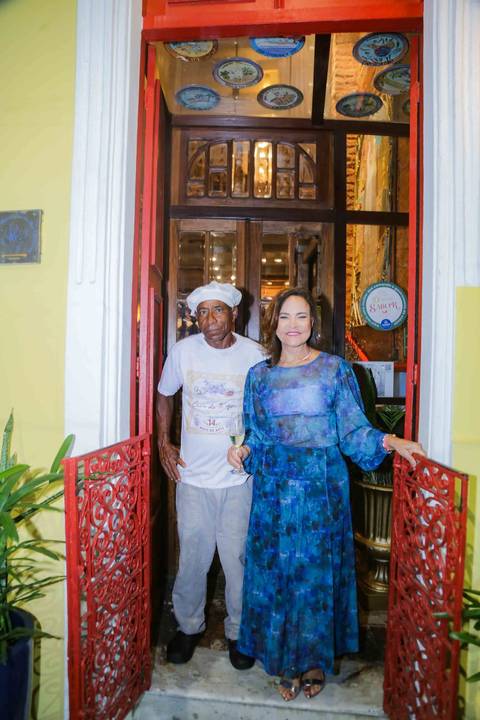 Celebrar 14 anos de existência é um feito extraordinário que merece ser eternizado em imagens. A Casa de Tereza segue como um farol da cultura baiana, servindo não apenas pratos memoráveis, mas também a própria alma em forma de acolhimento.'