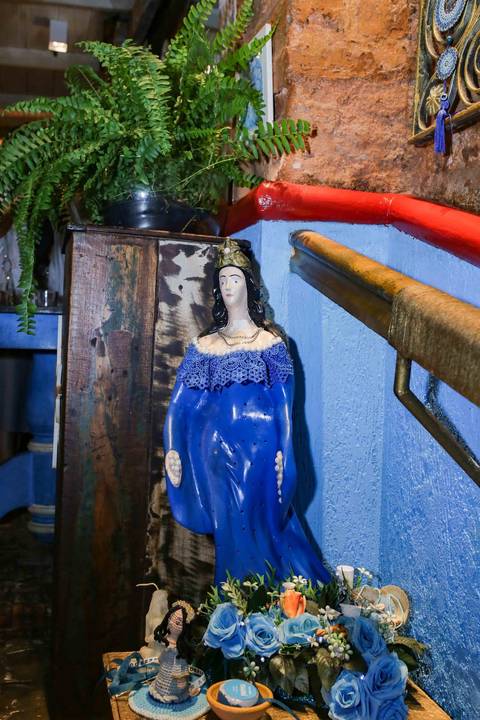 Celebrar 14 anos de existência é um feito extraordinário que merece ser eternizado em imagens. A Casa de Tereza segue como um farol da cultura baiana, servindo não apenas pratos memoráveis, mas também a própria alma em forma de acolhimento.'