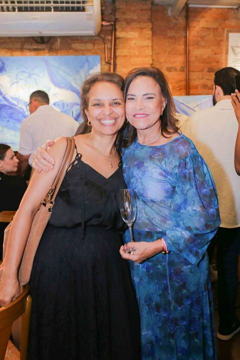 A bonomia e o carisma da chef Tereza Paim contagiaram a todos durante a sessão de autógrafos. Fotografar a interação entre a autora e seus leitores permitiu capturar a veracidade das emoções em imagens que ficarão para sempre na memória.'