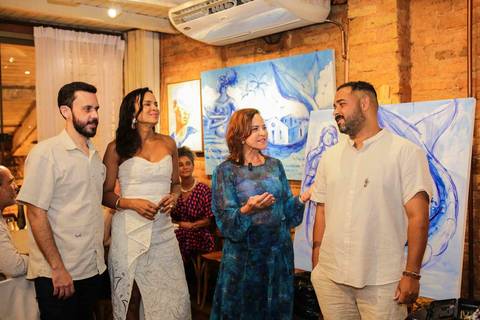 Amigos, familiares e clientes de longa data fizeram questão de prestigiar o lançamento de A Alma Servida à Mesa. A atmosfera vibrante e acolhedora mostrou que a Casa de Tereza é, antes de tudo, um lar aberto para celebrar a vida e a arte.'