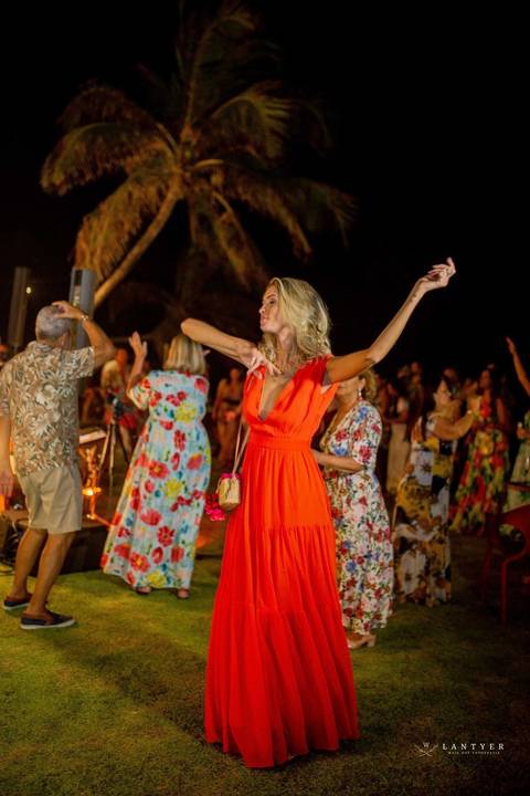 Casamento em Subaúma - Cantor de Casamento Tree Bies Resort - Subaúma - Bahia - Festa de Pré-Casamento - Casamento na Praia - Praia do Forte Bahia – Noivos – Edno Sá - Waldyr Lantyer Fotrografia - Foto da Hora SSA'