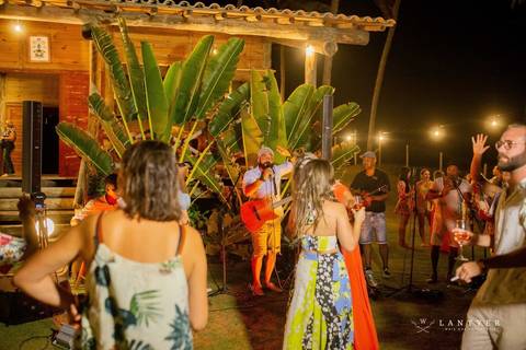 Casamento em Subaúma - Cantor de Casamento Tree Bies Resort - Subaúma - Bahia - Festa de Pré-Casamento - Casamento na Praia - Praia do Forte Bahia – Noivos – Edno Sá - Waldyr Lantyer Fotrografia - Foto da Hora SSA'