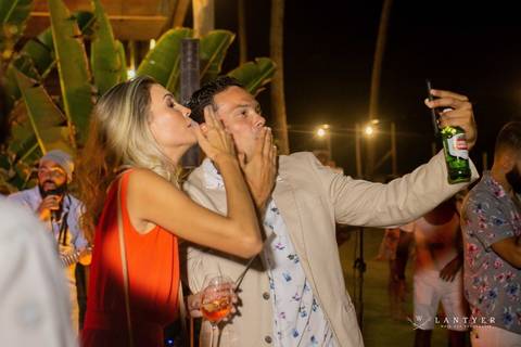 Casamento em Subaúma - Cantor de Casamento Tree Bies Resort - Subaúma - Bahia - Festa de Pré-Casamento - Casamento na Praia - Praia do Forte Bahia – Noivos – Edno Sá - Waldyr Lantyer Fotrografia - Foto da Hora SSA'