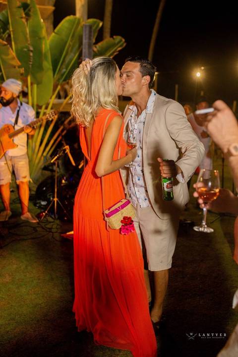 Casamento em Subaúma - Cantor de Casamento Tree Bies Resort - Subaúma - Bahia - Festa de Pré-Casamento - Casamento na Praia - Praia do Forte Bahia – Noivos – Edno Sá - Waldyr Lantyer Fotrografia - Foto da Hora SSA'